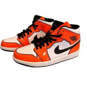AIR JORDAN 1 RETRO SNEAKERS